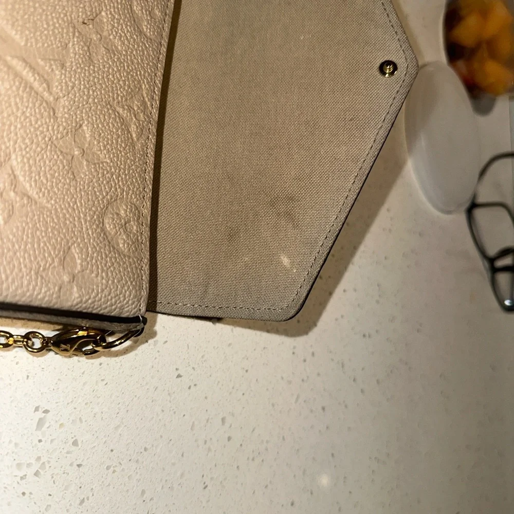 Louis Vuitton Beige Crossbody Bag with Gold Chain - Picture 6 of 13